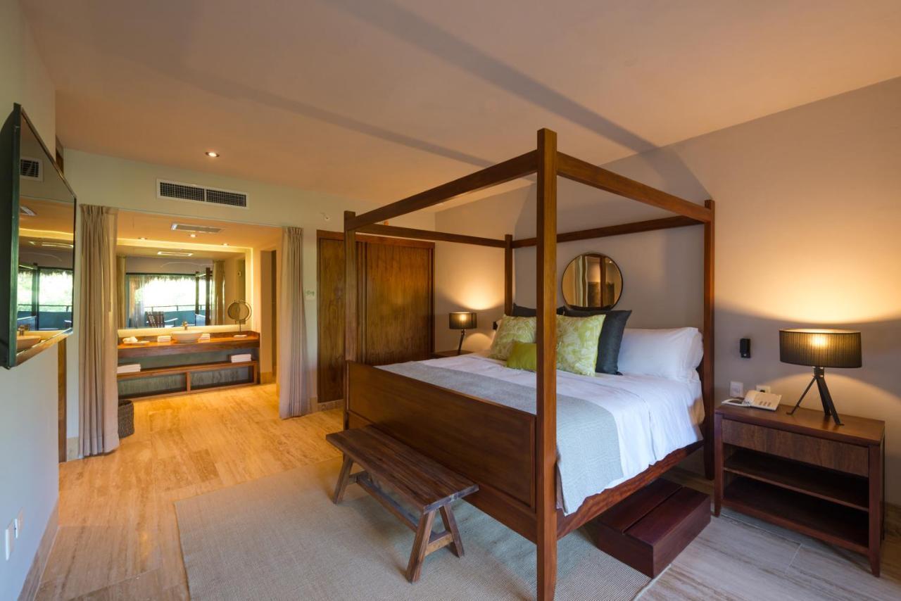 One-Bedroom King Suite with Balcony 2